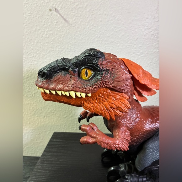 Jurassic World Dominion Uncaged Ultimate Pyroraptor Motion & Sounds Works - Picture 2 of 7